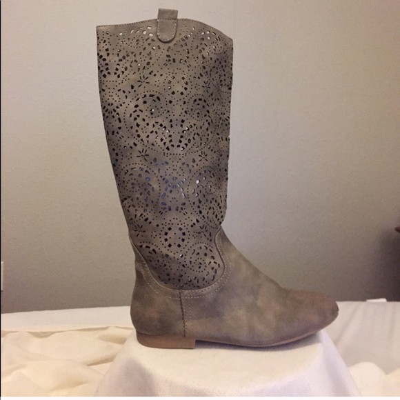 Laser cut out tall boots - Picture 2 of 6